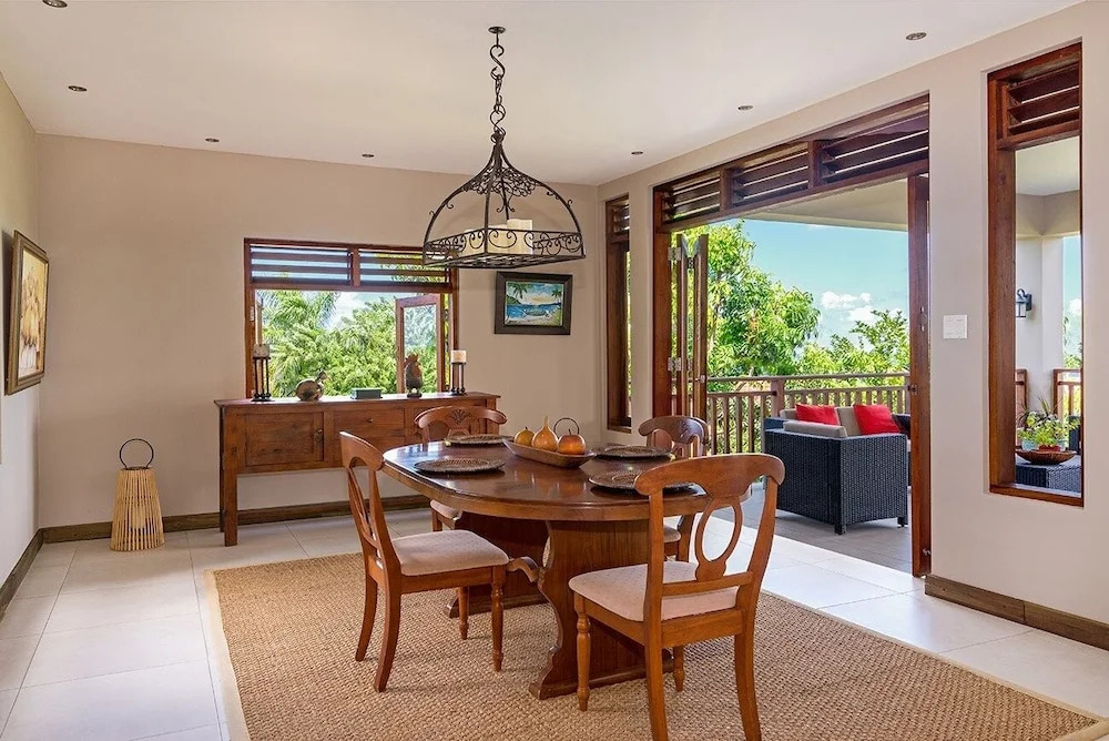 Kanowa , Fully Staffed With Panoramic Views 4 Bedroom Villa