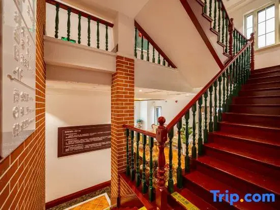 World Hotel·German-Style Villas (Qingdao Zhanqiao Xinhaoshan Subway Station)