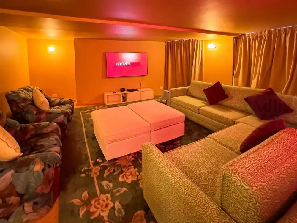 Georgian Luxury Margate Tnhouse Sleeps 11 by Adliv
