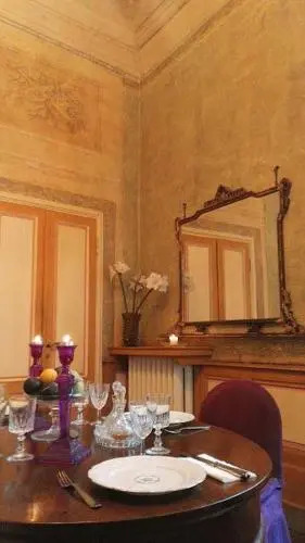 Luxury Apartments by Palazzo Portinari Salviati