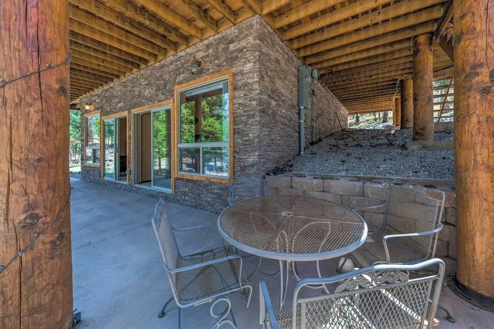 Quiet Ruidoso Cabin w/ Deck & Private Hot Tub