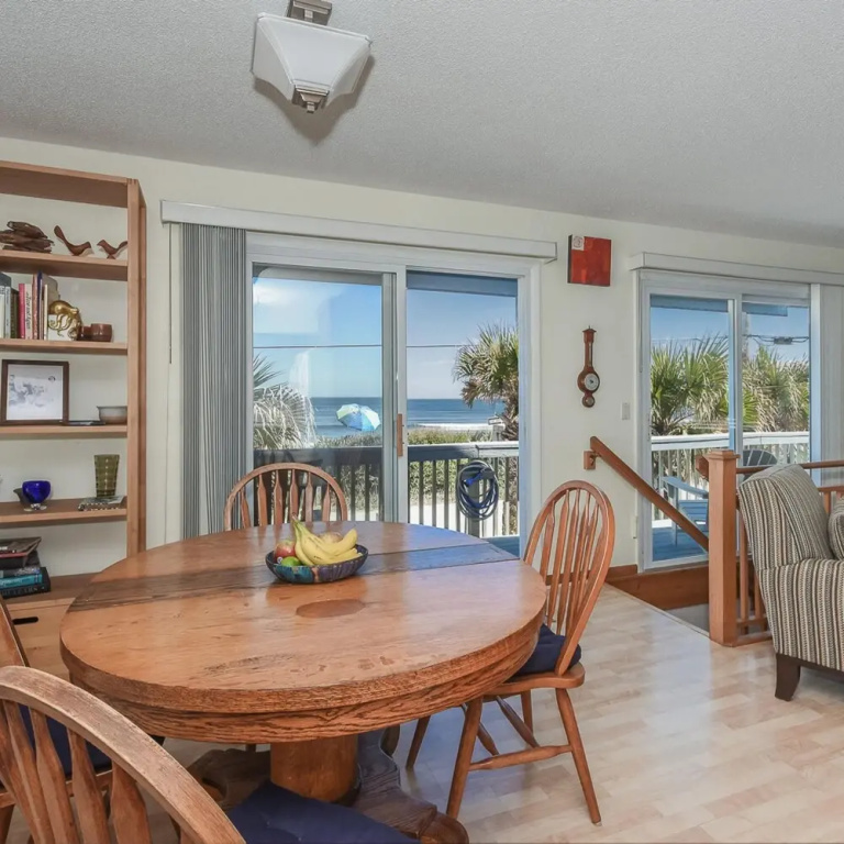 The Artist Beach House Beachfront 6298s