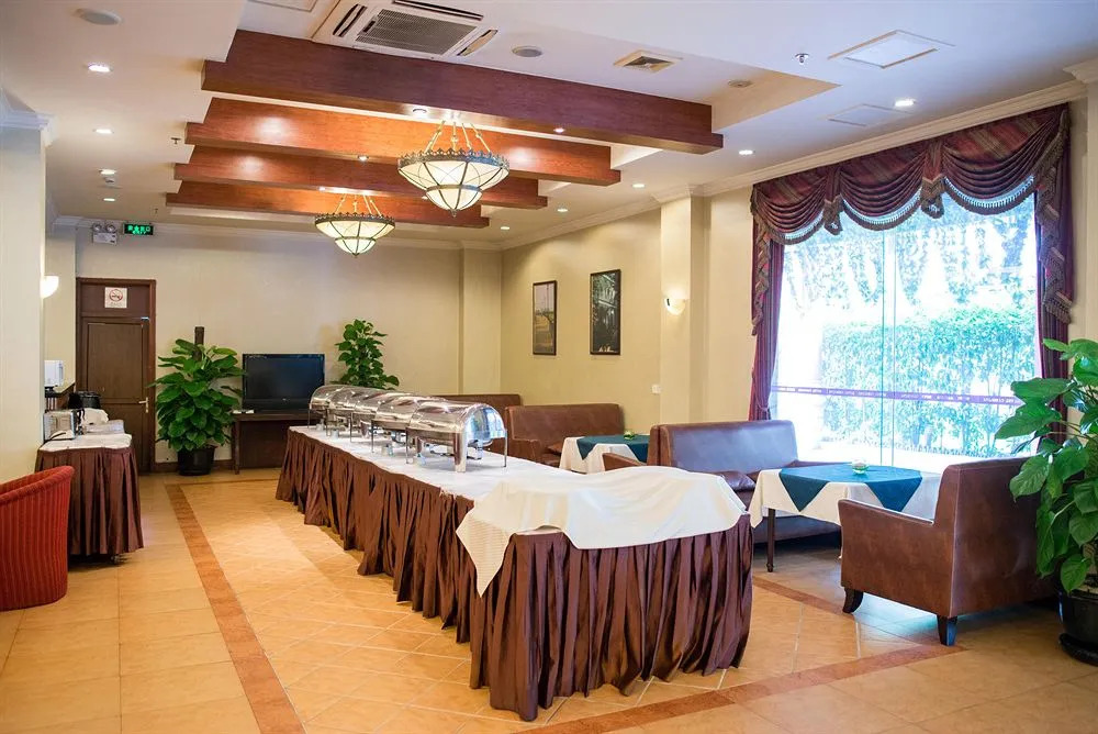 Junius Boutique Hotel