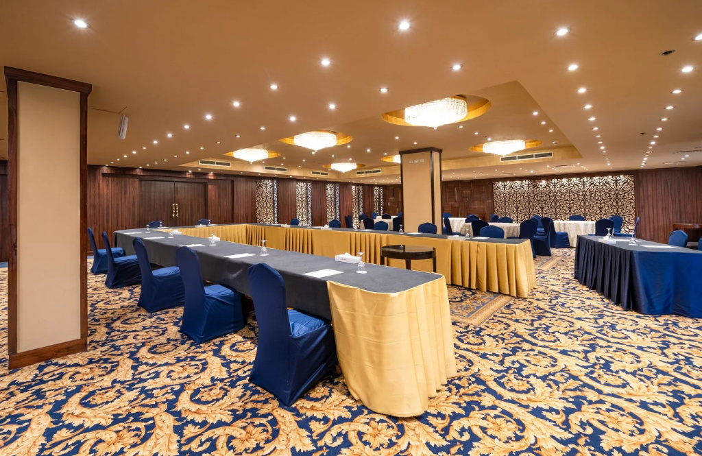 Отель Pyramisa Suites Hotel Cairo