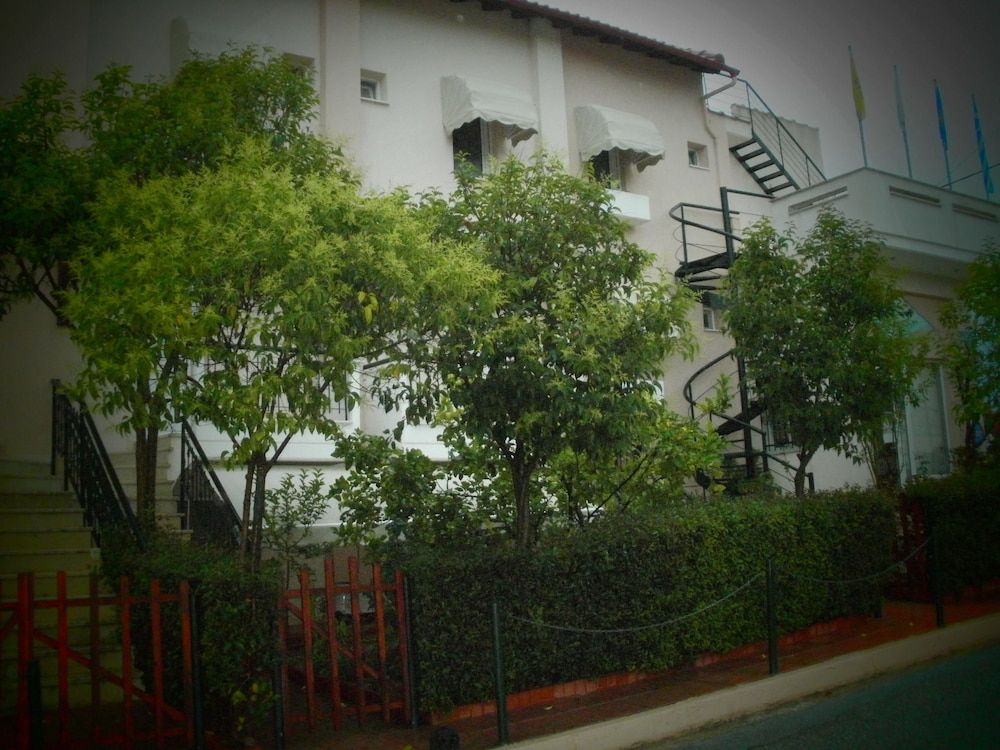 Phyllis Maisonettes