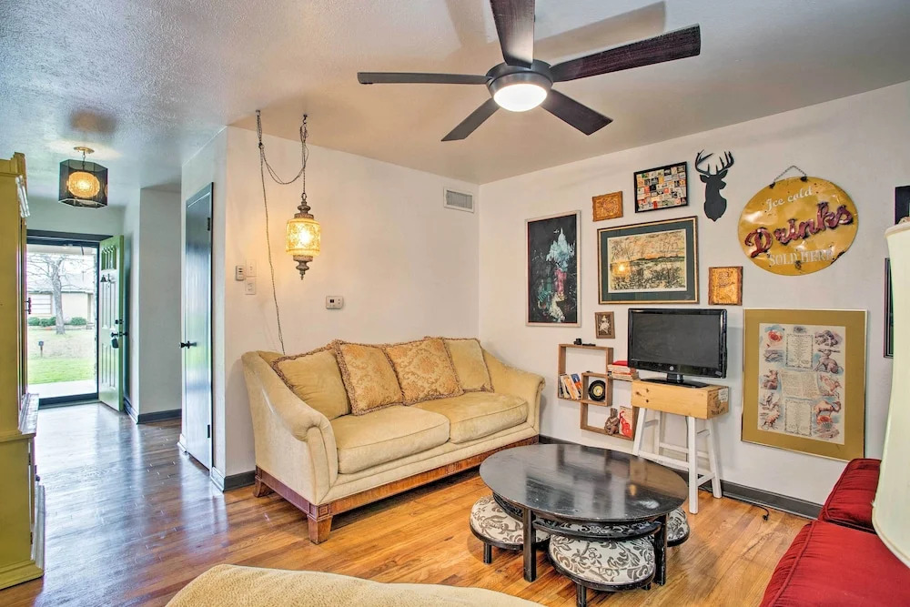 Pet-friendly River District Gem 5 Mi to Stockyards