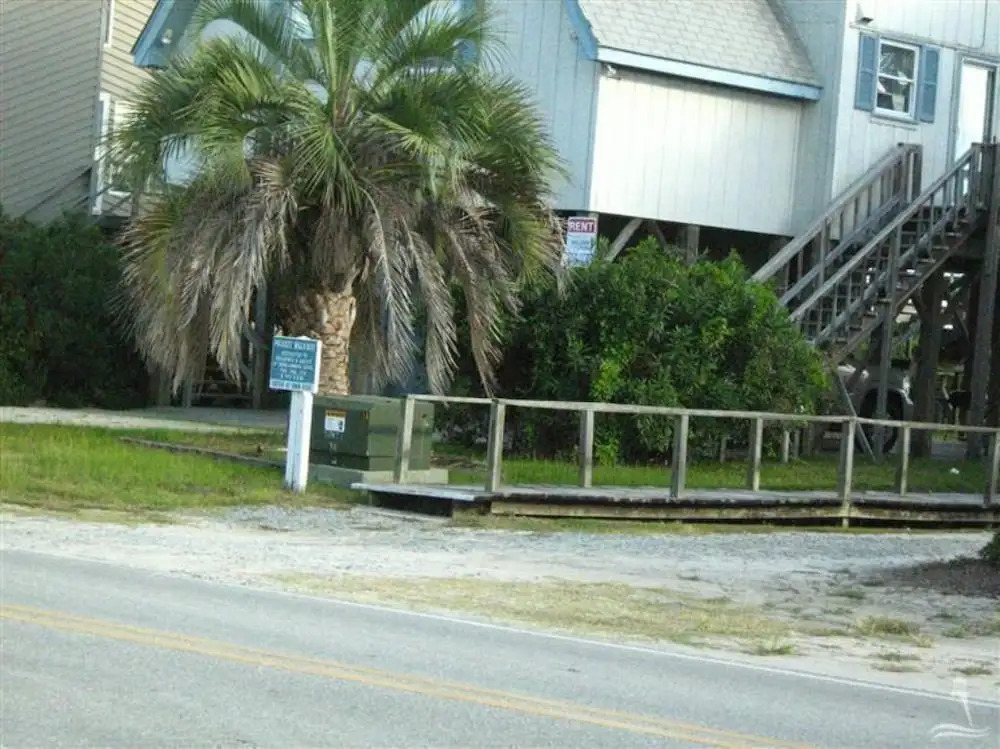 Yankee Traitor II - 4 Br Home
