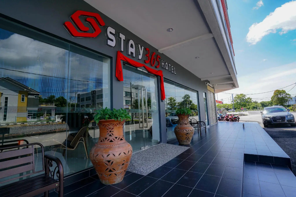 OYO 89386 Stay 365 Hotel