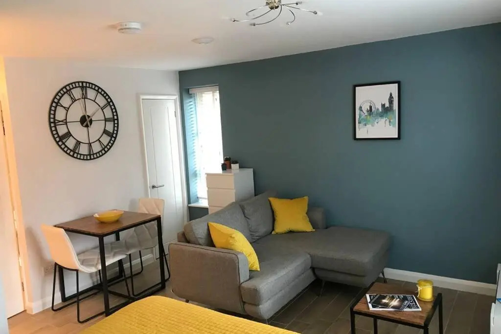 Alison15 - Superior Clifton Studio Apartment