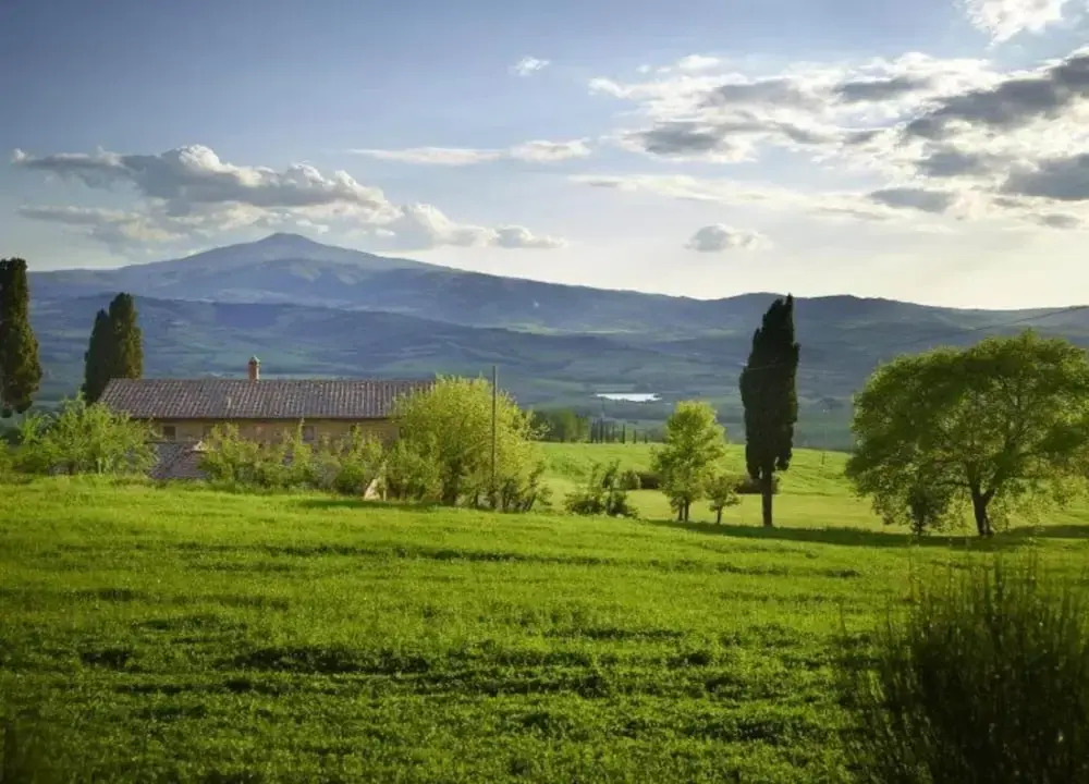 Modern Farmhouse in Pienza with Pool