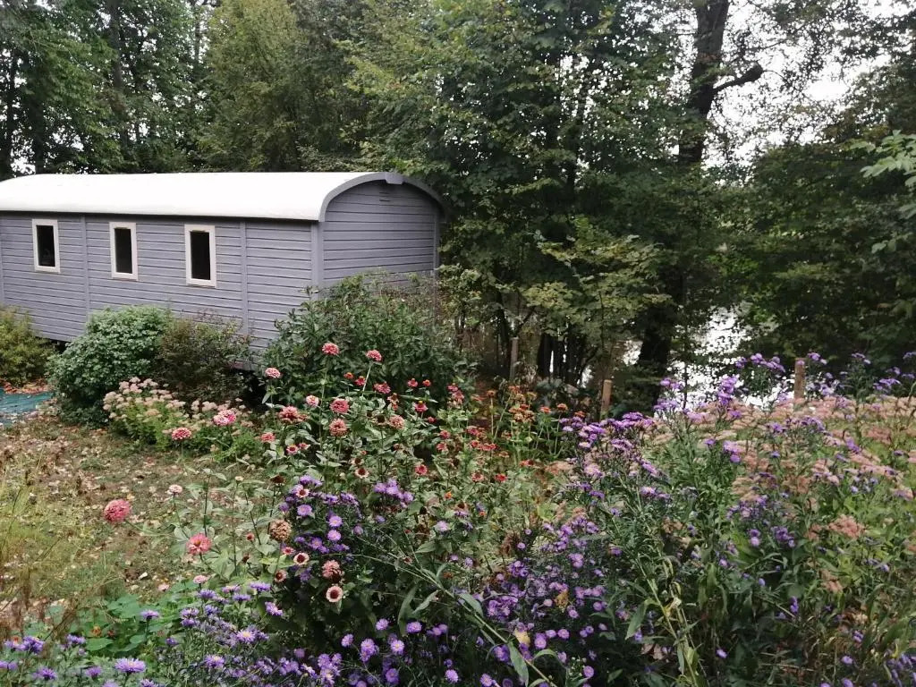 Le clos des augers, chambres dhôtes et roulotte