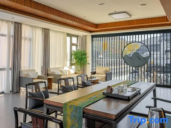 Taihu Qianxi Ju · Hideaway Streamside Secret Realm · Pool Garden Resort Inn