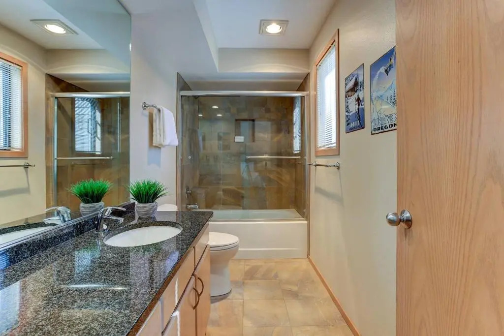 22 Eaglewood Condo