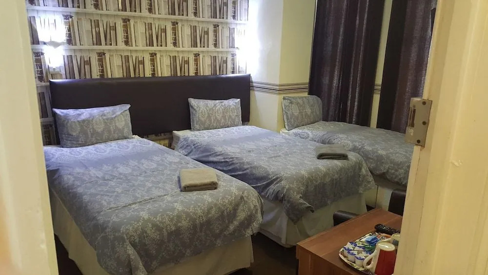 Portsmouth Budget Hotels - All rooms are EN-SUITE