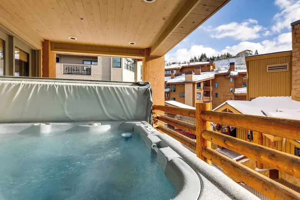 7 Condos, Ski-in/ski-out + Hot Tubs Sleeps 30 Mont Cervin by Avantstay