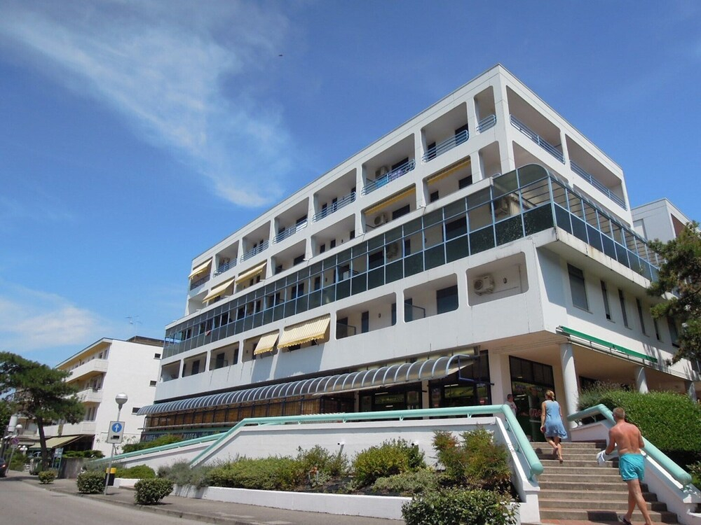 Beautiful Three-room Apartment Close to the Beach