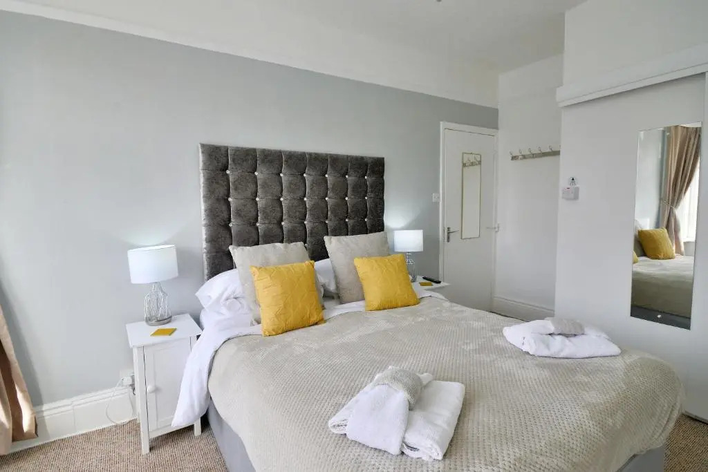 Rooms at 153 ROOM ONLY