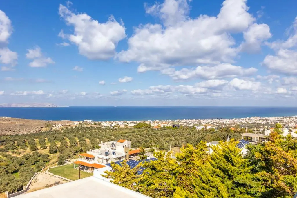 3 Bedroom Villa with Stunning Sea View & Private Parking