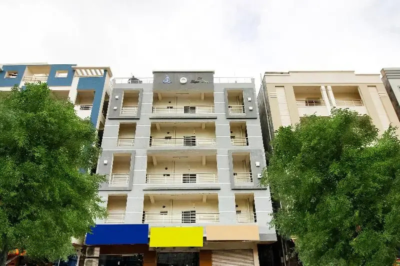 OYO Flagship 61858 Hotel Banyan Tree