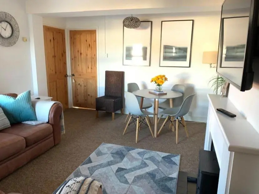 private Parking for 4 Contractors - Sussex Short Lets