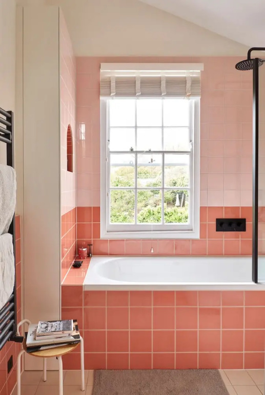 JOIVY Stylish 2-Bed House W/ Private Garden In Hackney