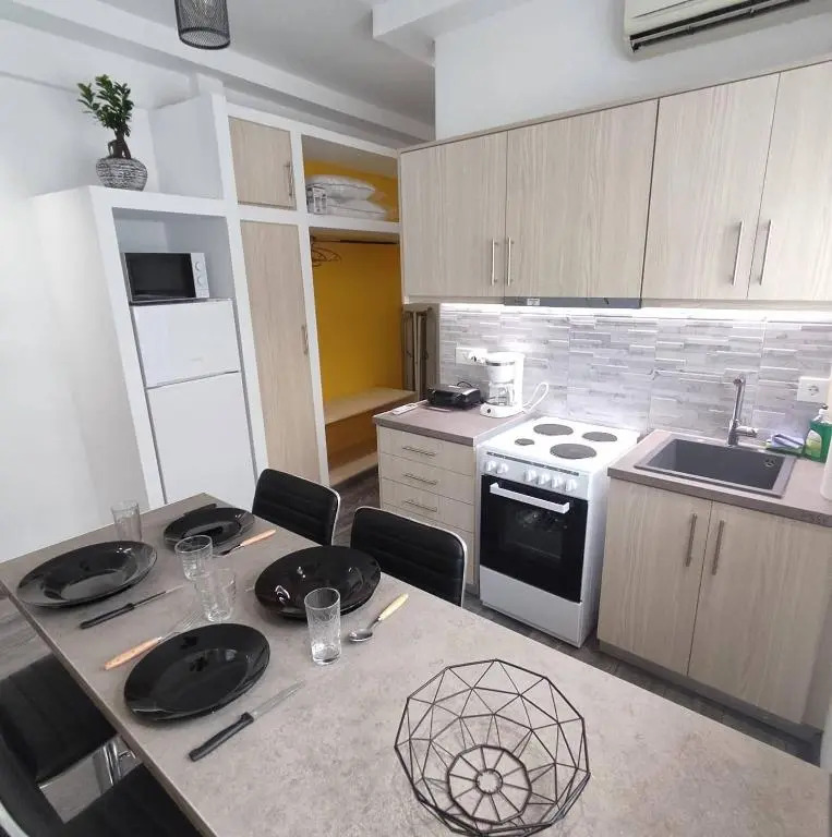 PETMEZA APARTMENT 1 by DIMITROPOULOS