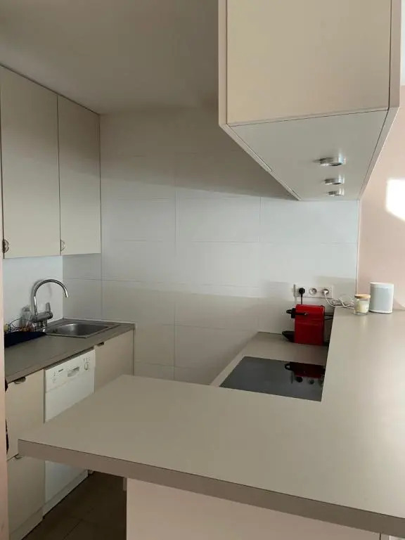 Apt Golfe Juan - 5min des plages - Parking privée - Piscine Rooftop
