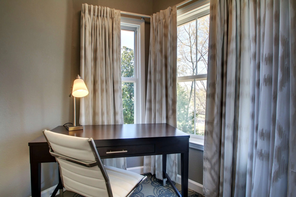 Hotel Finial BW Premier Collection Oxford - Anniston