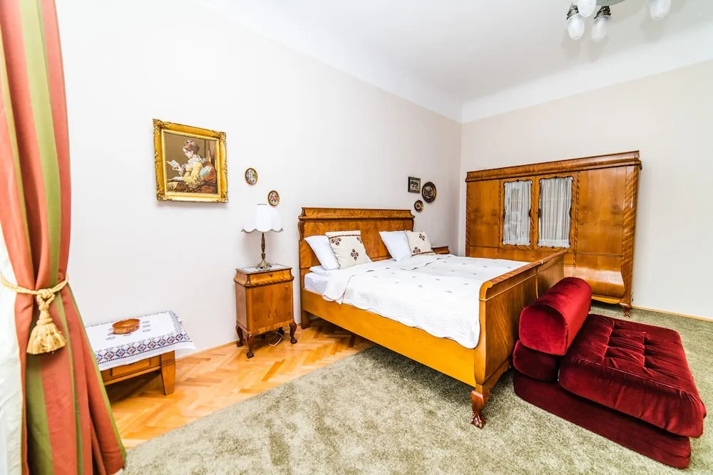 Spacious 3Bdr Apt With A Balcony In The Center