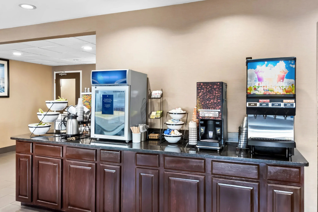 Comfort Inn & Suites Heath - Newark South