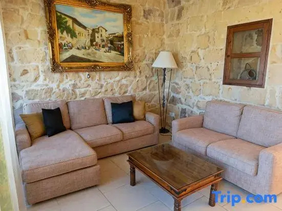 Villeleynah - 5 bedrooms (sleeps 12+ 2 kids) Munxar village