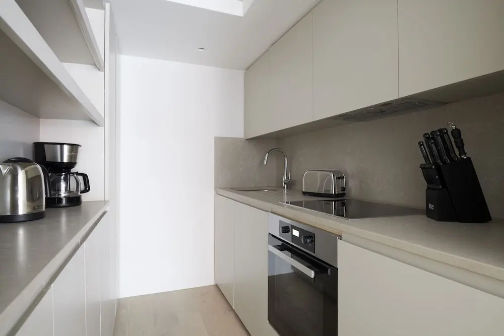 Lovely Mayfair Suites by Sonder