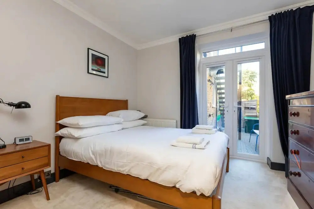 Stylish 2 Bedroom Flat With Large Private Garden
