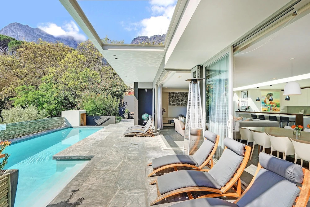 Luxury 5-star Private 4-bed Villa With Pool and Views Close to Camps Bay Beach