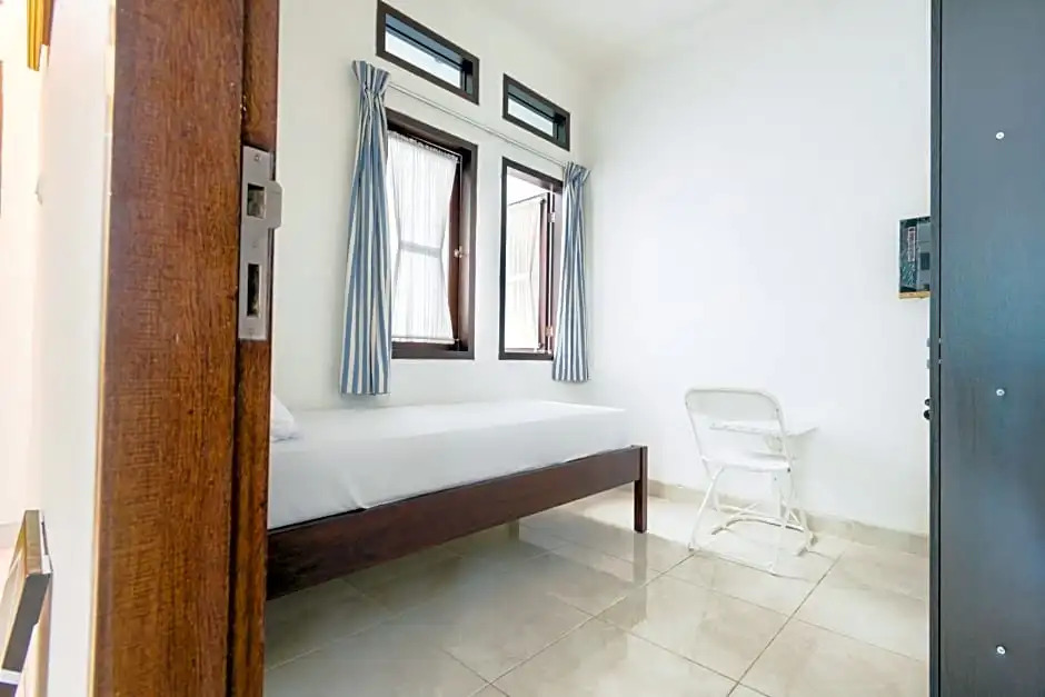 OYO Life 3451 Kost Shavero