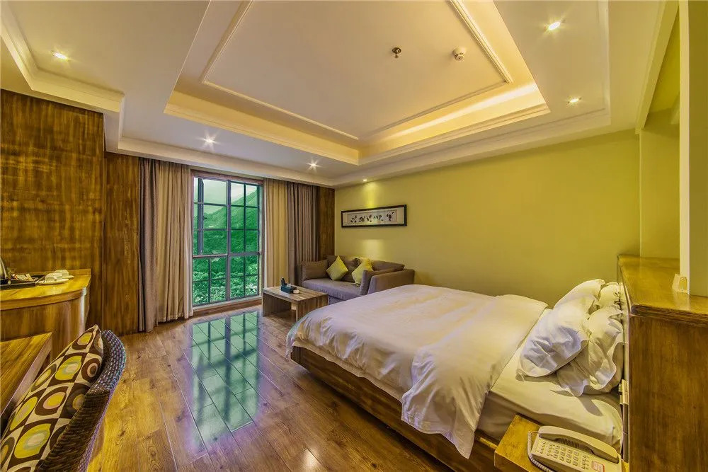 Howard Johnson Life Mountain View Chengdu