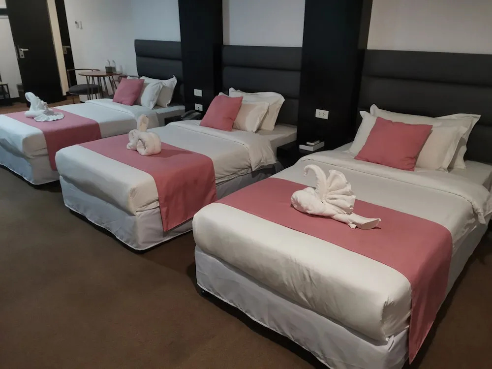 Palette Angeles, Formerly Boss Hotel