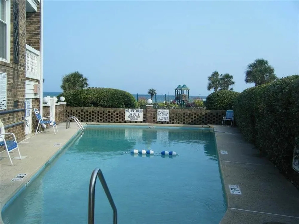 Drayton 402 - 3 Br Condo