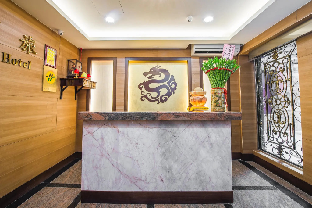 Longshan Inn