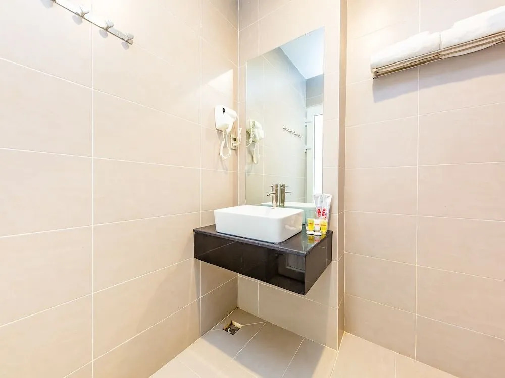 OYO 428 QA Hotel