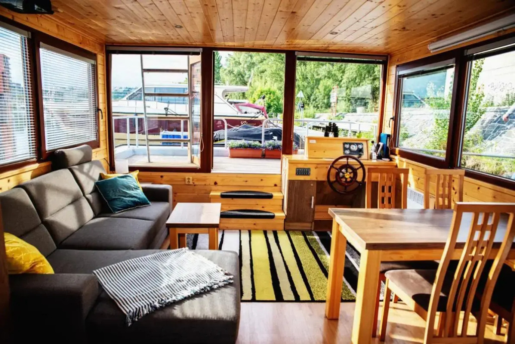 Houseboat Bonanza Prague