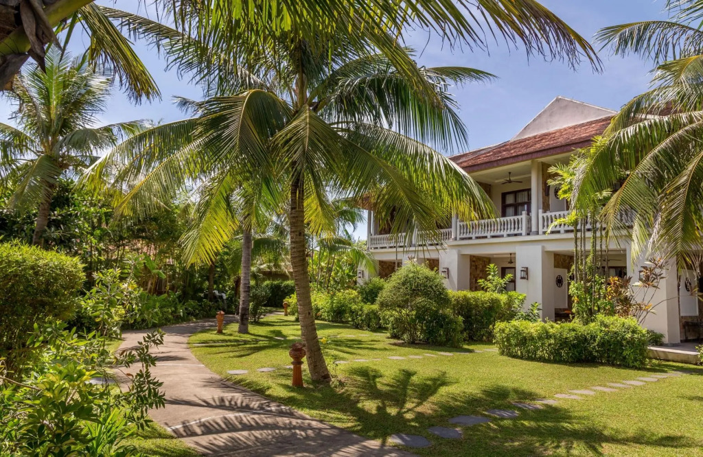 Lapochine Beach Resort