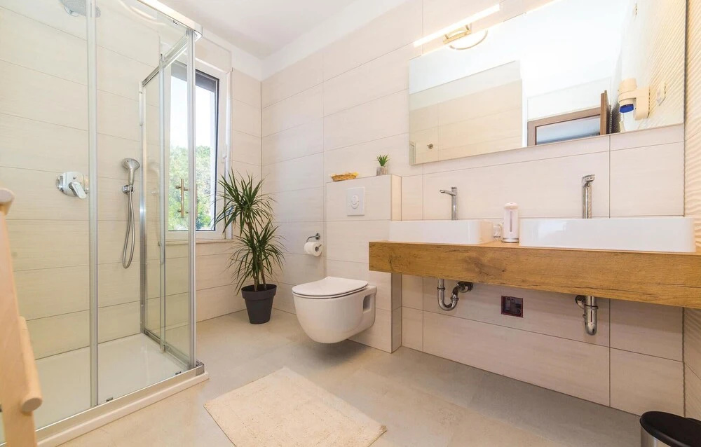 Beautiful Home in Okrug Donji With Sauna, Wifi and 5 Bedrooms