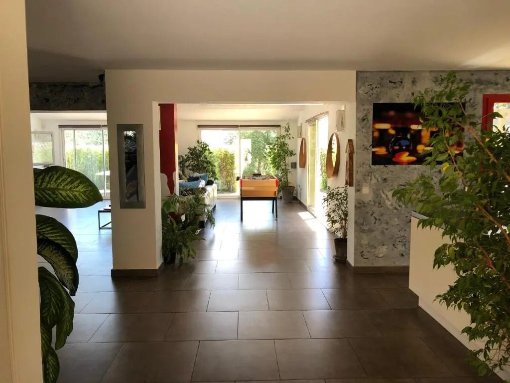 Belle villa 200m² Grimaud (flipers, babyfoot et piscine)