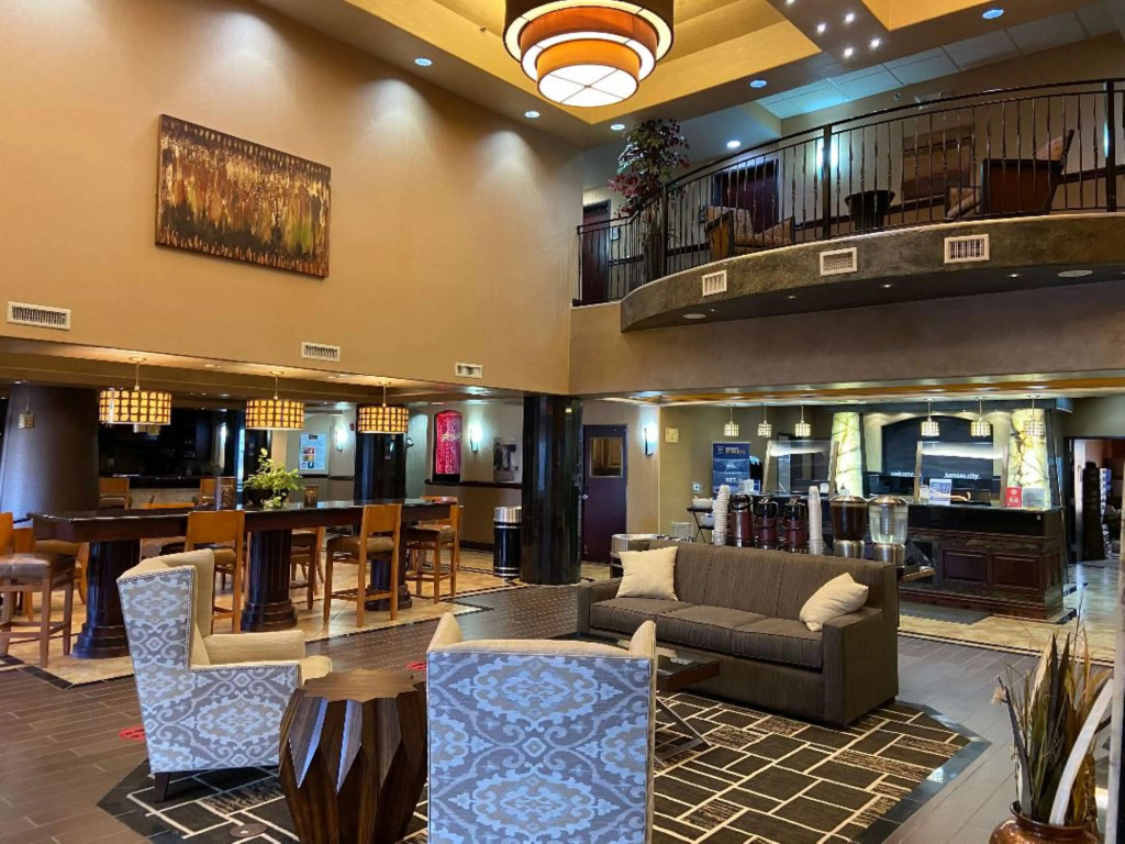 Best Western Plus KC Speedway Inn & Suites