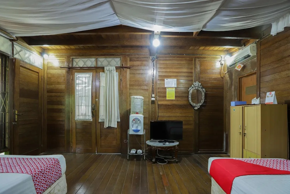OYO 735 New Panjang Jiwo Resort