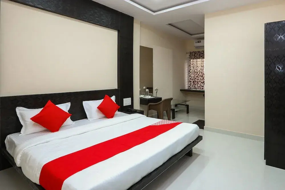 OYO 17421 Suvarna Suites