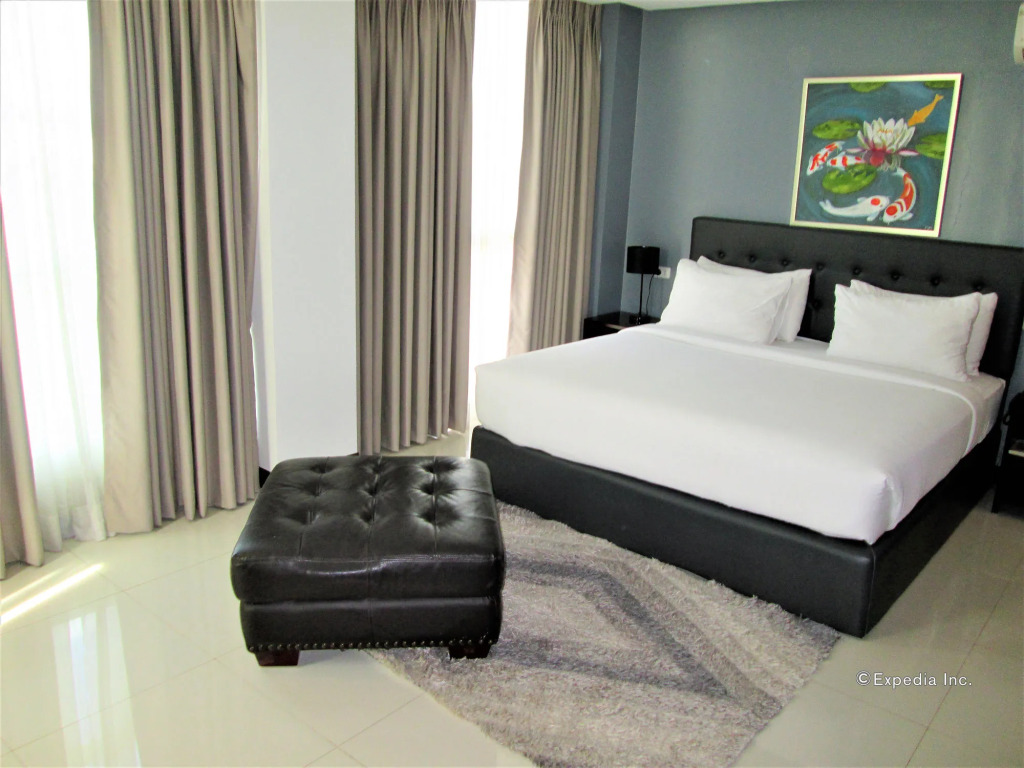 The Upperhouse Hotel Boutique Stay with City & River Views