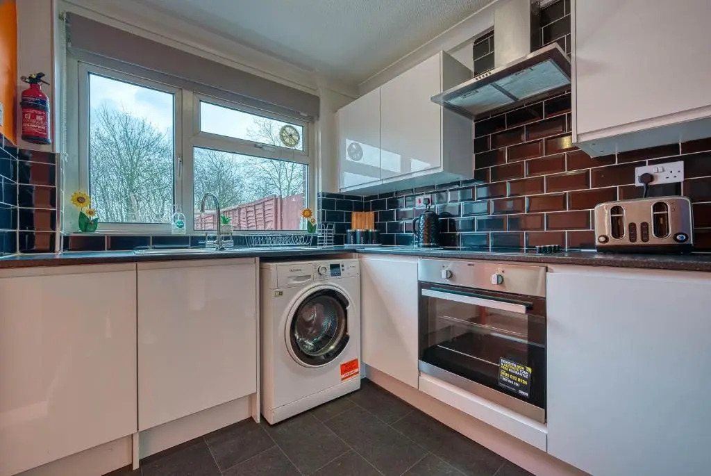 Contractor House near Birmingham City Centre HS2 BCU and ASTON University M6 Motorway Private Garden FREE Superfast WIFI