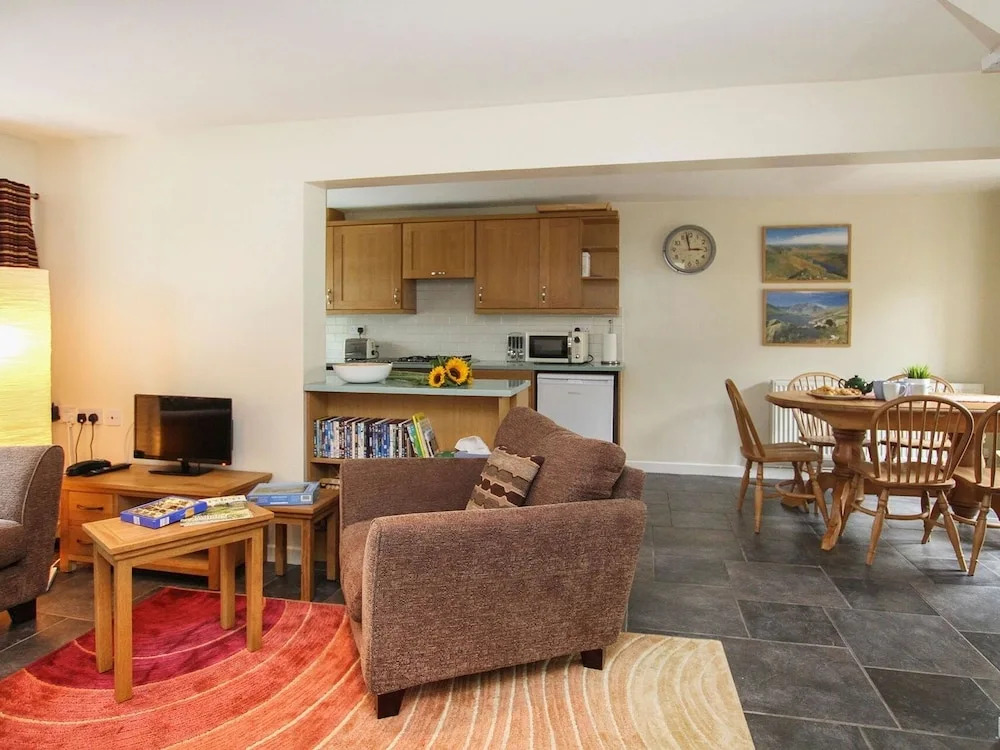 2 Gwydir Cottages